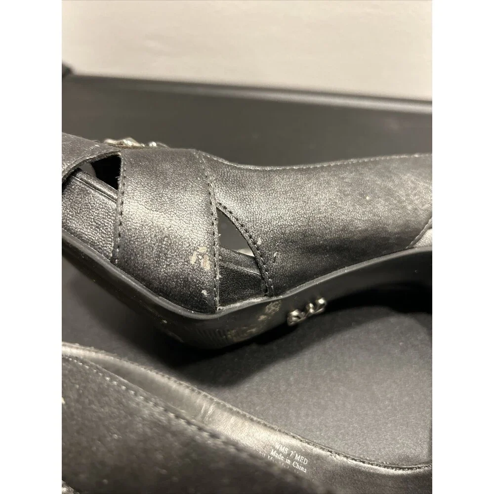 Simply Vera Wang Womens Cicely Size 7 Gray Slip On Peep Toe Slingback Heels Flaw